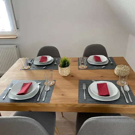 Gemuetliche Dachgeschosswohnung אסלאר