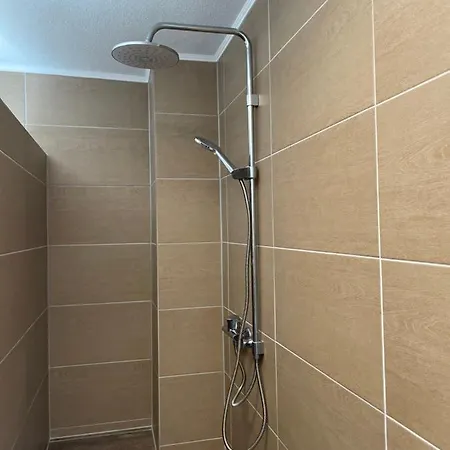 דירה Gemuetliche Dachgeschosswohnung *