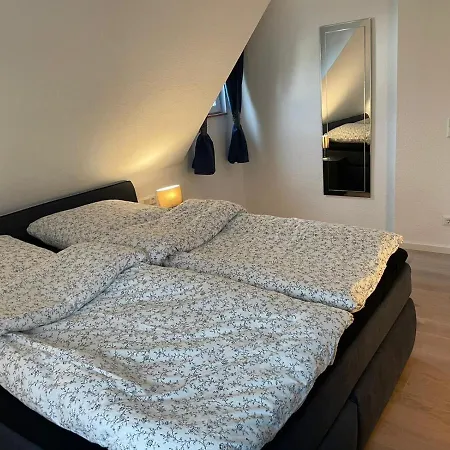 Gemuetliche Dachgeschosswohnung אסלאר