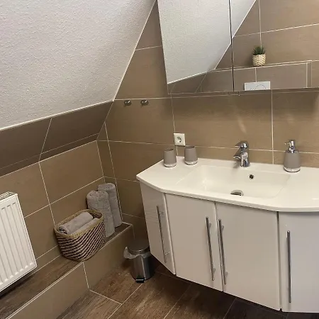 Gemuetliche Dachgeschosswohnung אסלאר